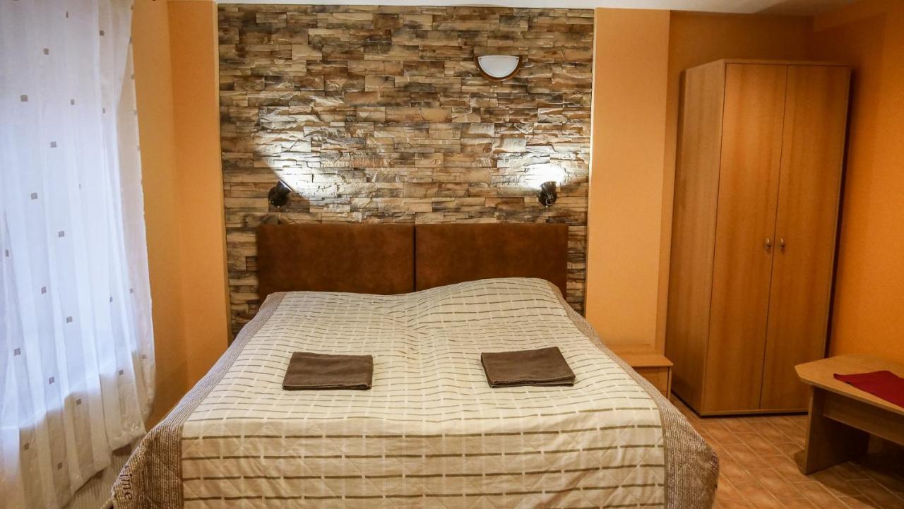 Penzion Na Hradbach Louny Kültér fotó