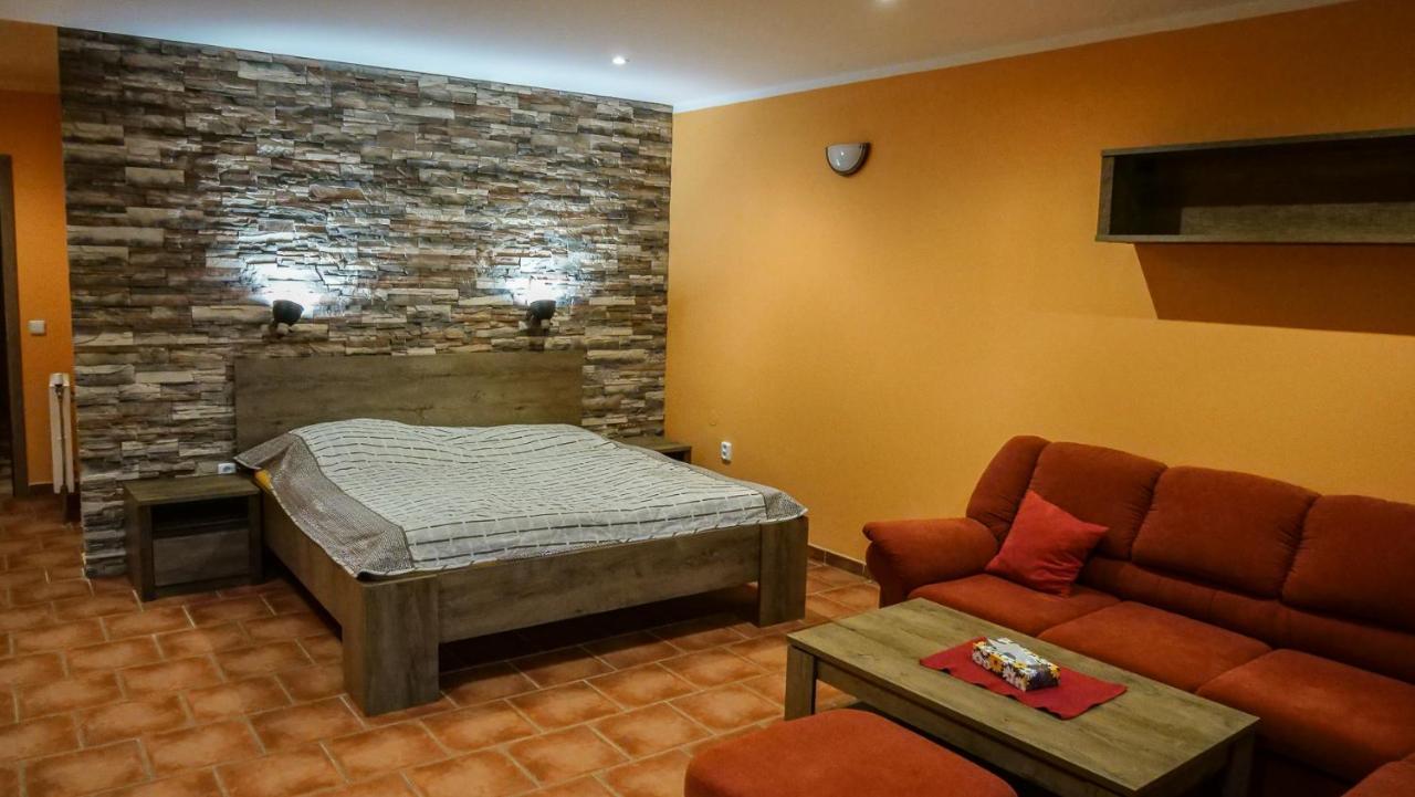 Penzion Na Hradbach Louny Kültér fotó