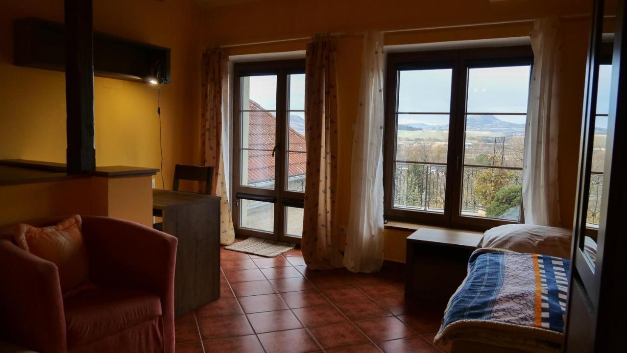 Penzion Na Hradbach Louny Kültér fotó